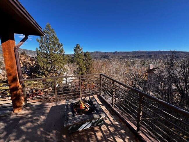 Building Photo - Spacious 3BR 3BA Townhome in Durango