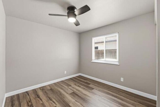 Building Photo - 5642 W Donner Ave