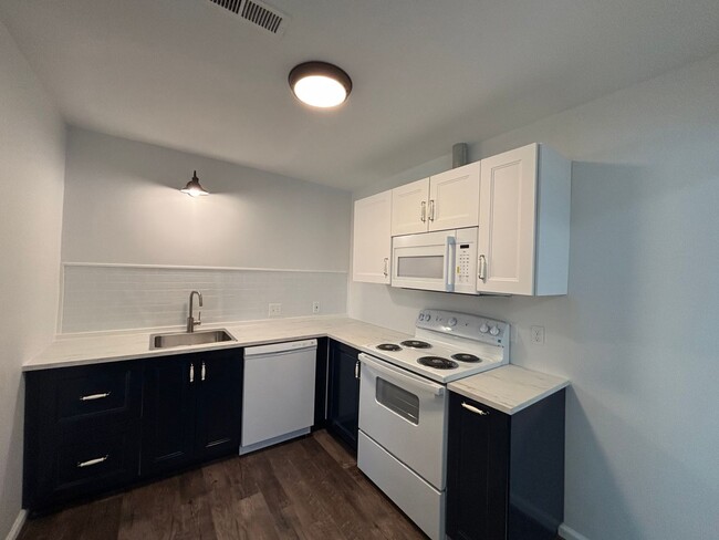 Building Photo - 1202 Wilkins Dr