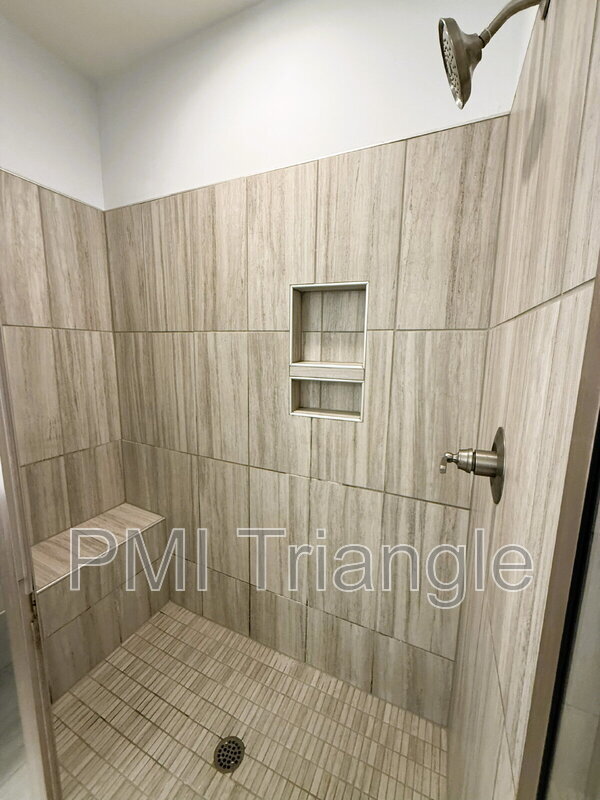 Building Photo - 156 Etteinne Garden Ln