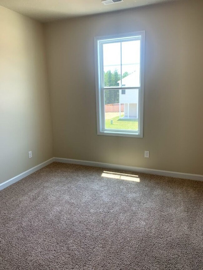 Building Photo - 3 Bedroom/2.5 Bath - Holly Ridge - The Lan...