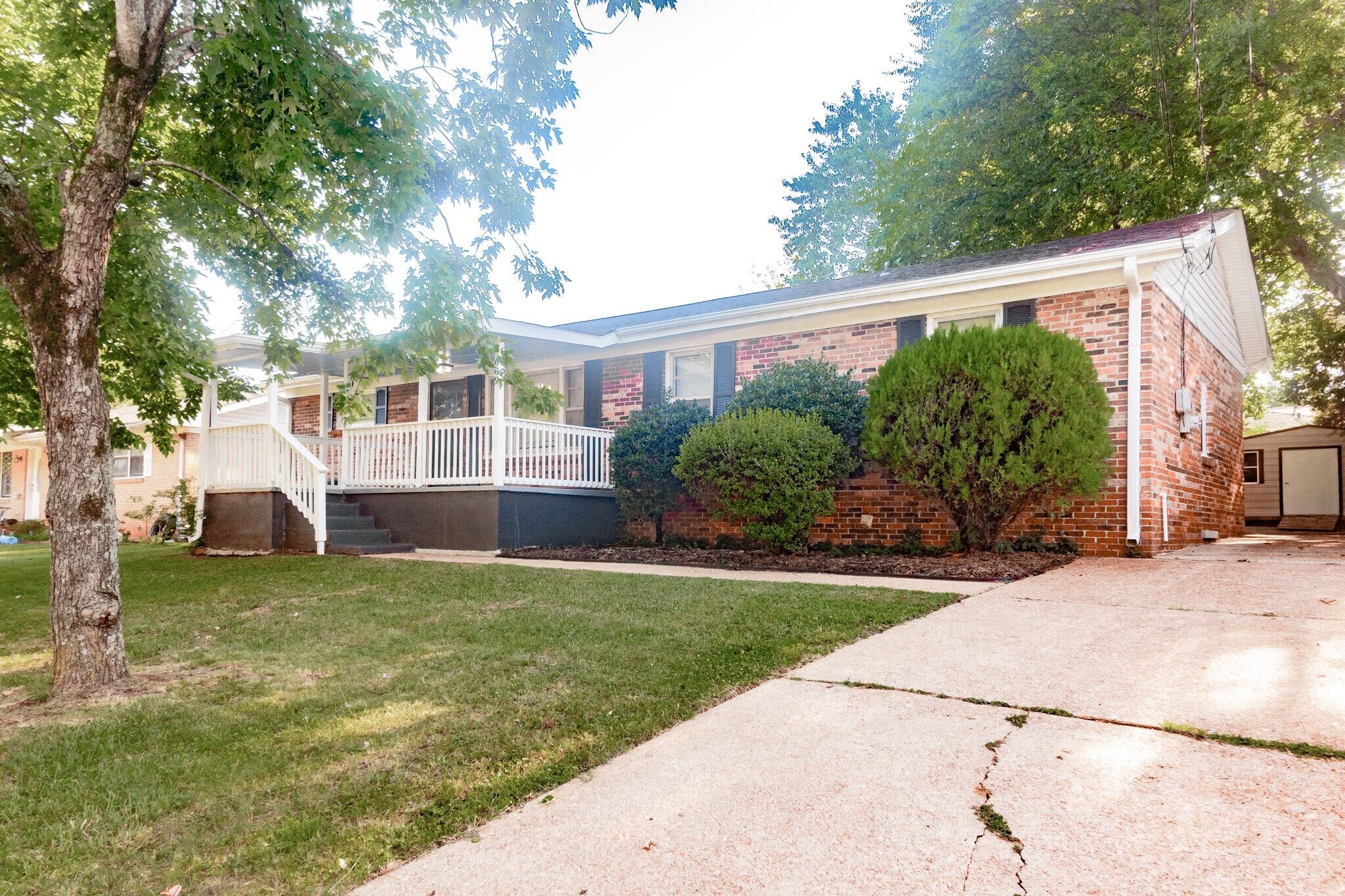 Building Photo - 609 Marguerite Dr NW