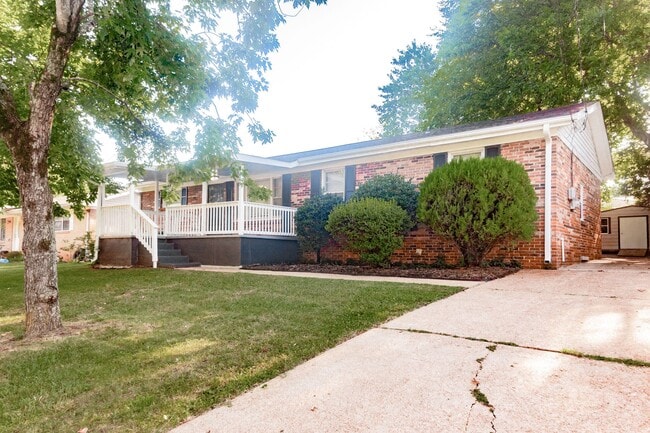 Building Photo - 609 Marguerite Dr NW