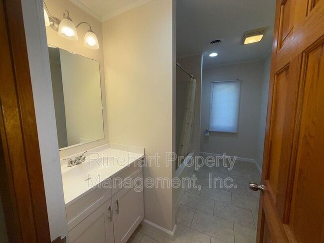 Building Photo - 866 Hawthorne Road