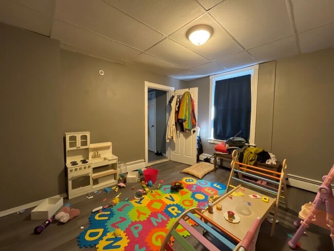 Building Photo - Well-maintained 3-bedroom home in Southsid...