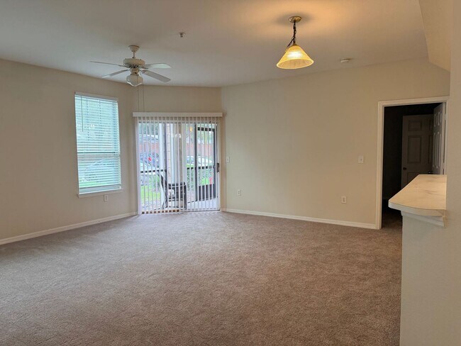 Building Photo - 2025 Erving Cir