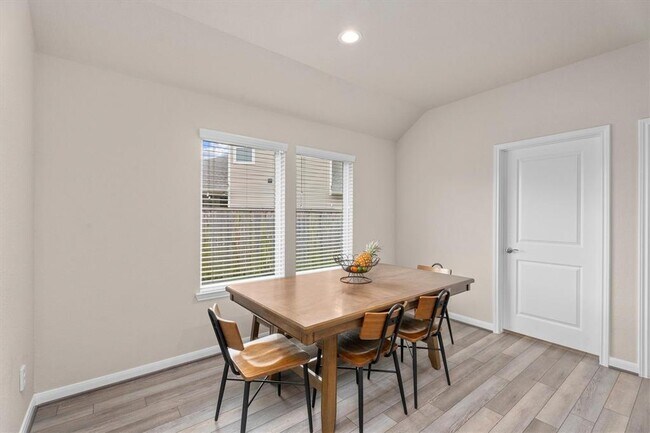 Building Photo - 2221 Hay Field Ct