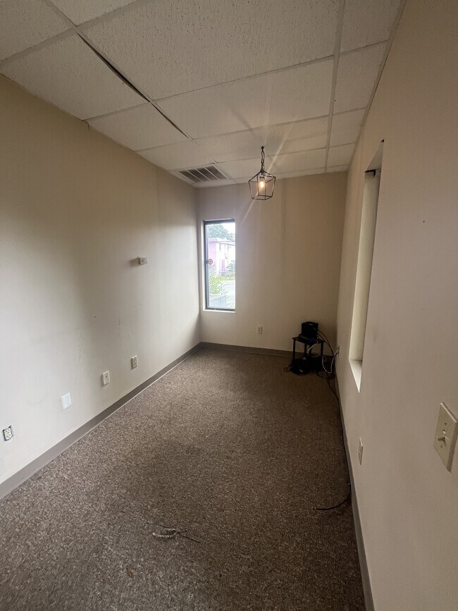 Building Photo - 2312 S Main St