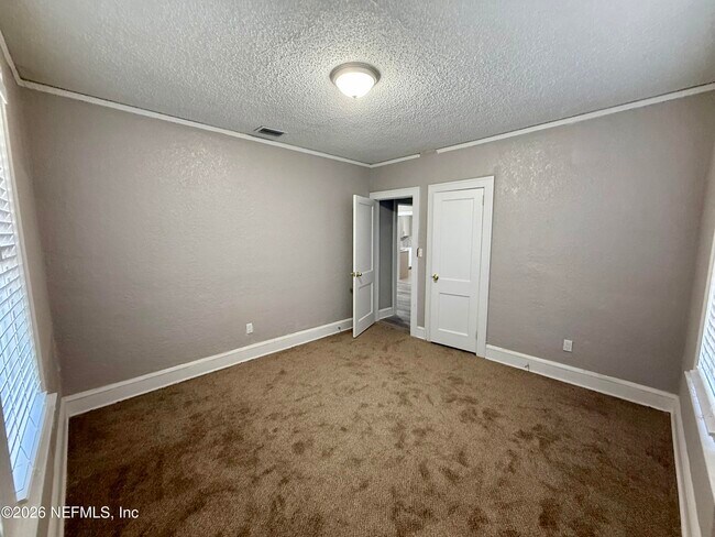 Building Photo - 28 W 35th St