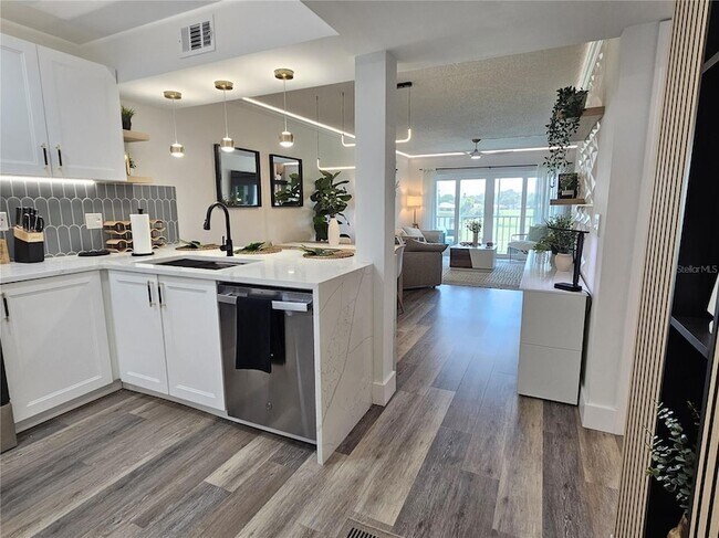 Building Photo - 437 Cerromar Ln