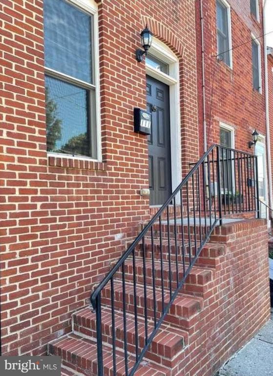 Building Photo - 111 E Cross St