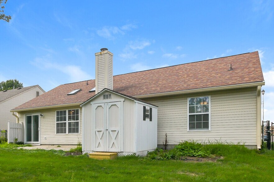 Building Photo - 9695 Claymore Dr
