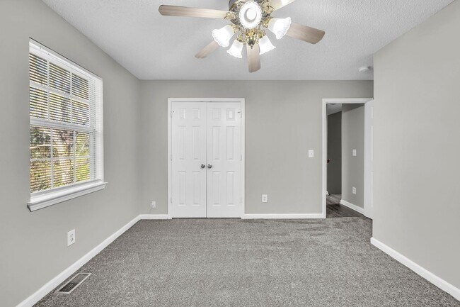 Building Photo - Welcome to your beautifully refreshed home in Hampton, where comfort, style, and convenience come...