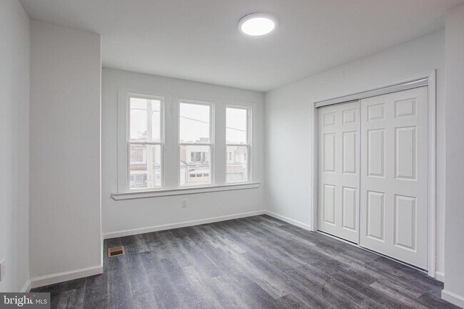 Building Photo - 5511 Willows Ave