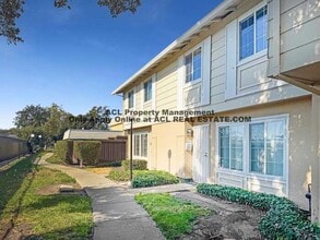Building Photo - **WE DO NOT ADVERTISE ON CRAIGSLIST OR FACEBOOK MARKETPLACE**