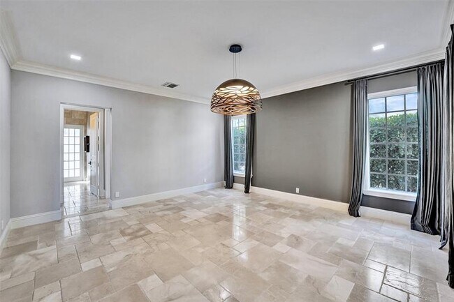 Building Photo - 1744 SE 9th St