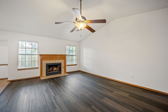 Building Photo - 3/ 2 Home For Rent!