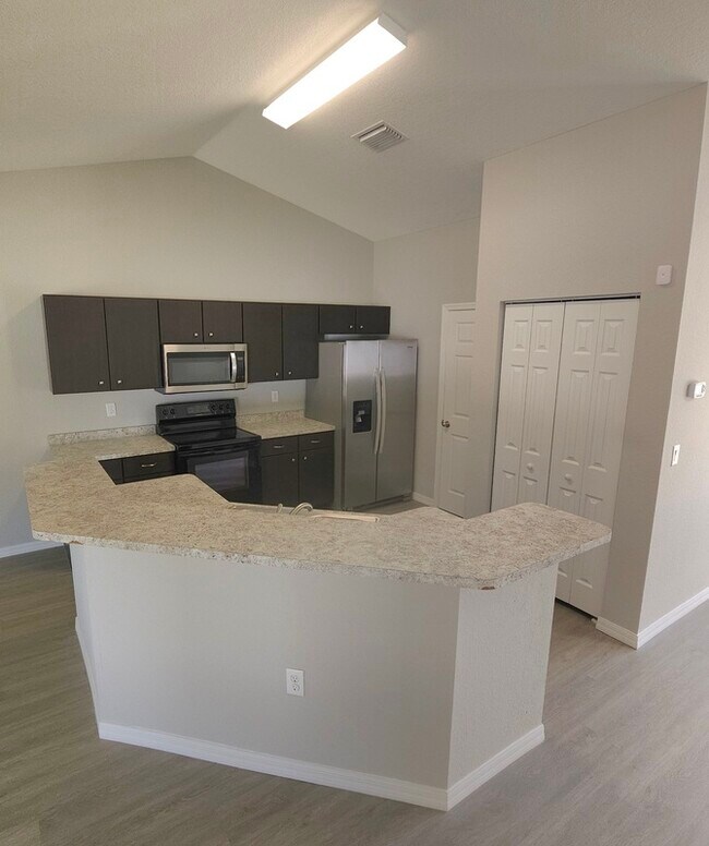 Building Photo - 440 Locust Rd