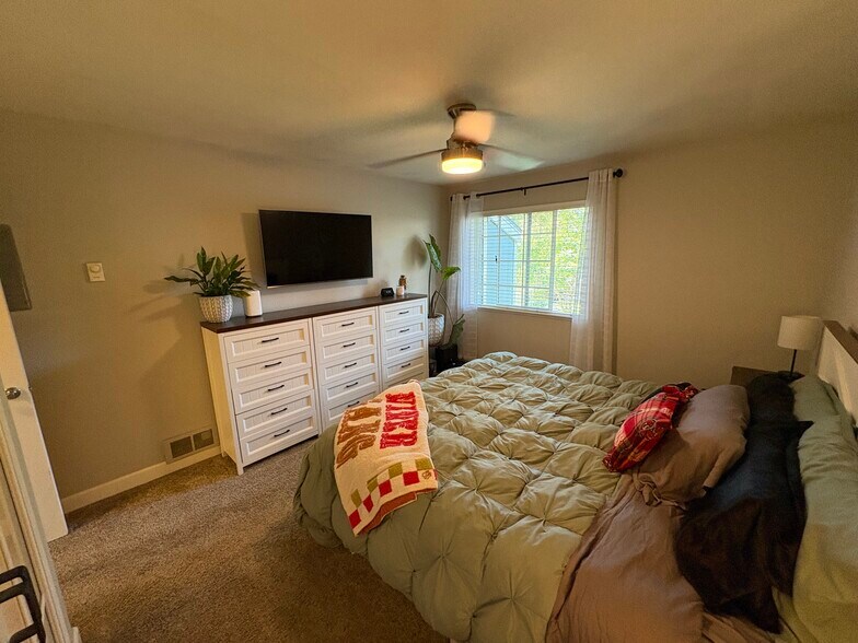 Building Photo - 2701 Somerset Park Cir
