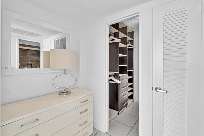 Building Photo - 5161 Collins Ave