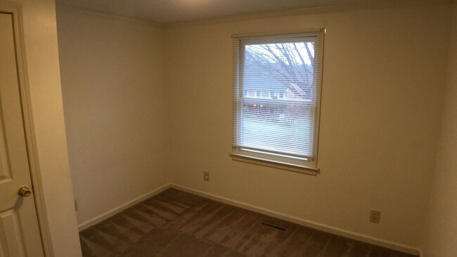 Building Photo - Radford 3 Br/2 Ba, Available July 10th