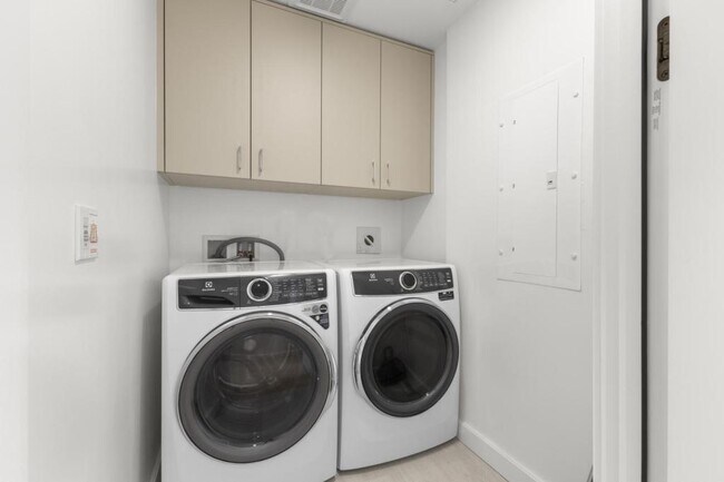 Building Photo - 1100 Ala Moana Blvd