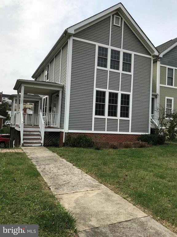 Building Photo - 2022 S Glebe Rd