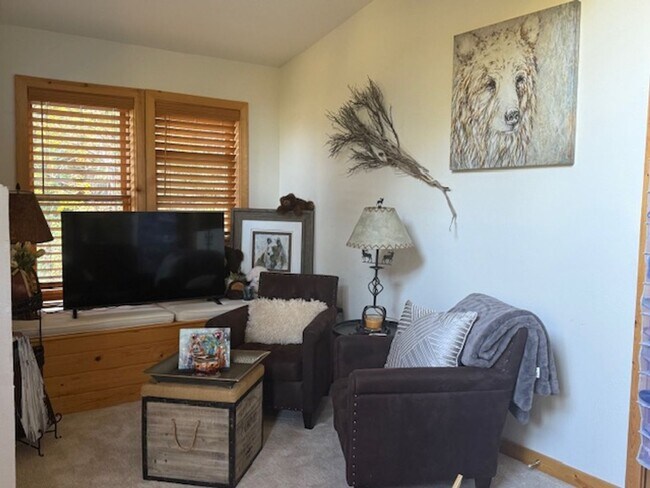 Building Photo - Charming Tahoe Donner Log Cabin with Hot Tub