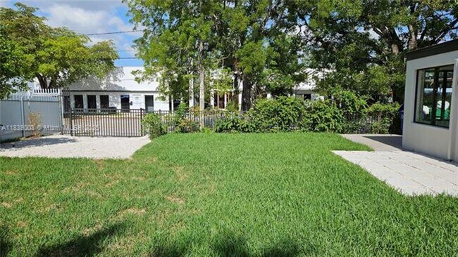 Building Photo - 424 NE 63rd St