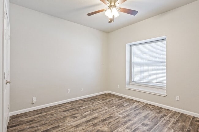 Building Photo - 3 Bedroom 3 Bath gated community in Baylor Bubble