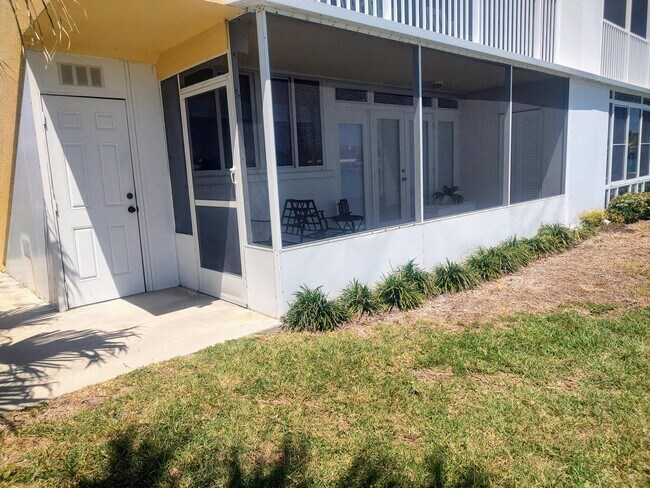 Building Photo - 1201 Bayshore Dr