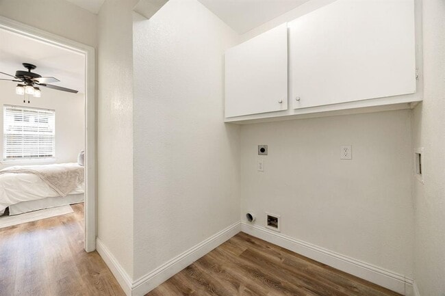 Building Photo - 1435 N Durham Dr