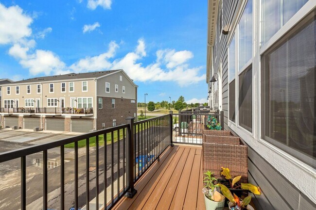 Building Photo - Charming 3BR  townhome in McCordsville