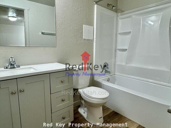 Building Photo - Hunter Way. Unit B
