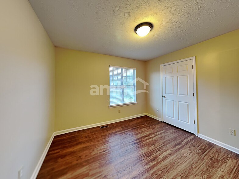 Building Photo - 2117 Brandy Woods Dr SE