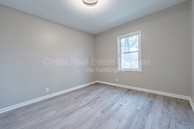 Building Photo - 922 Morrow Rd