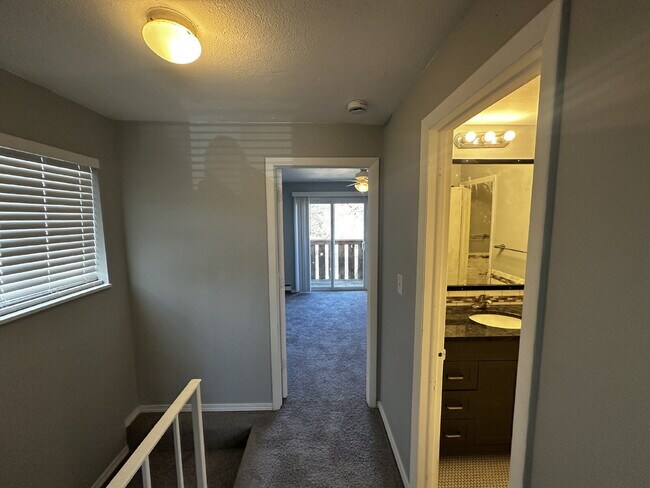 Building Photo - "Charming 2-Bed Retreat with Hardwood Floors in Golden, CO!"