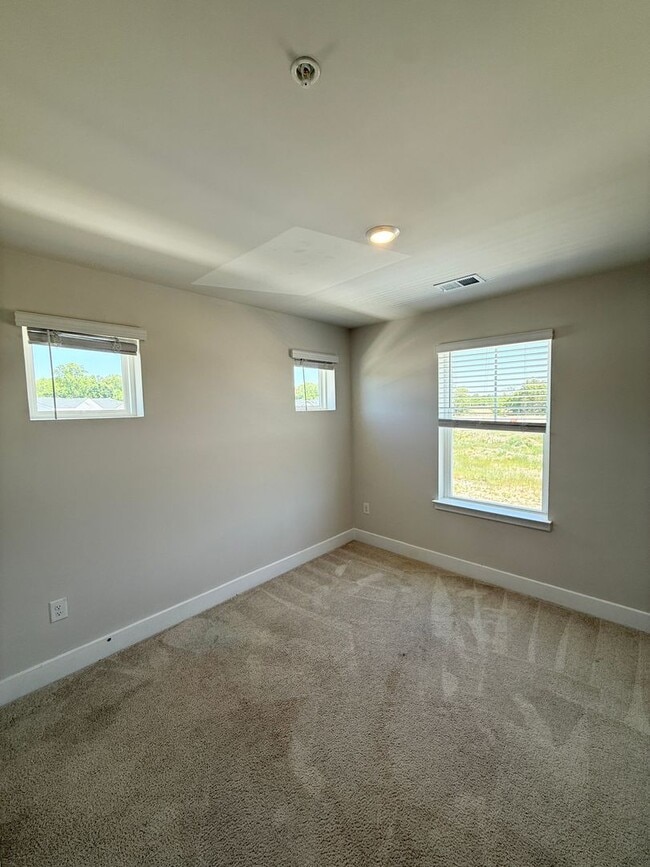 Building Photo - 1670 Lake Placid Dr