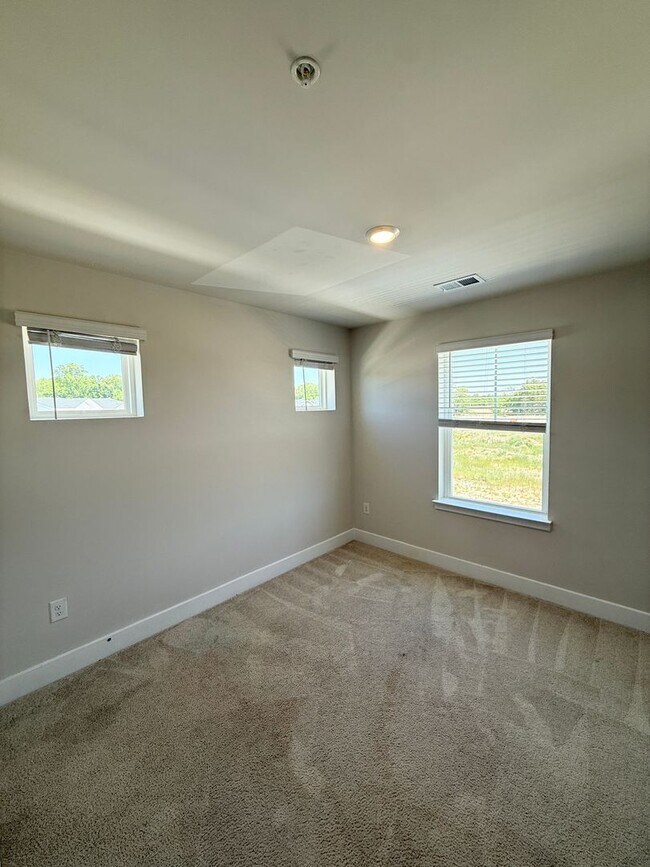 Building Photo - Like-New 4BR Home with Garage & Amenities in Lakeside at Trappe