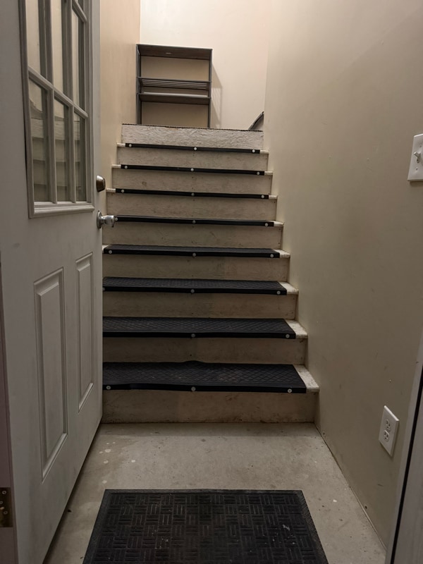 Building Photo - 1458 N Main St