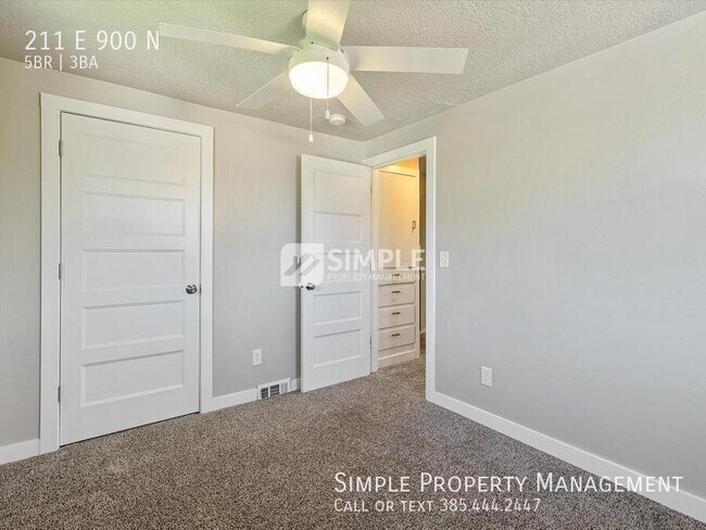 Building Photo - 211 900 N