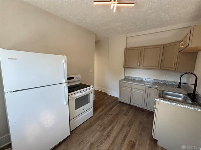 Building Photo - 3460 Ridge Ave