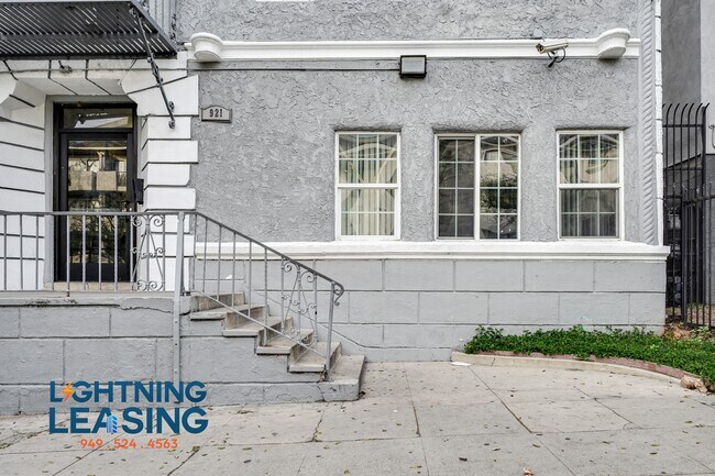 Building Photo - 923 S Bonnie Brae St