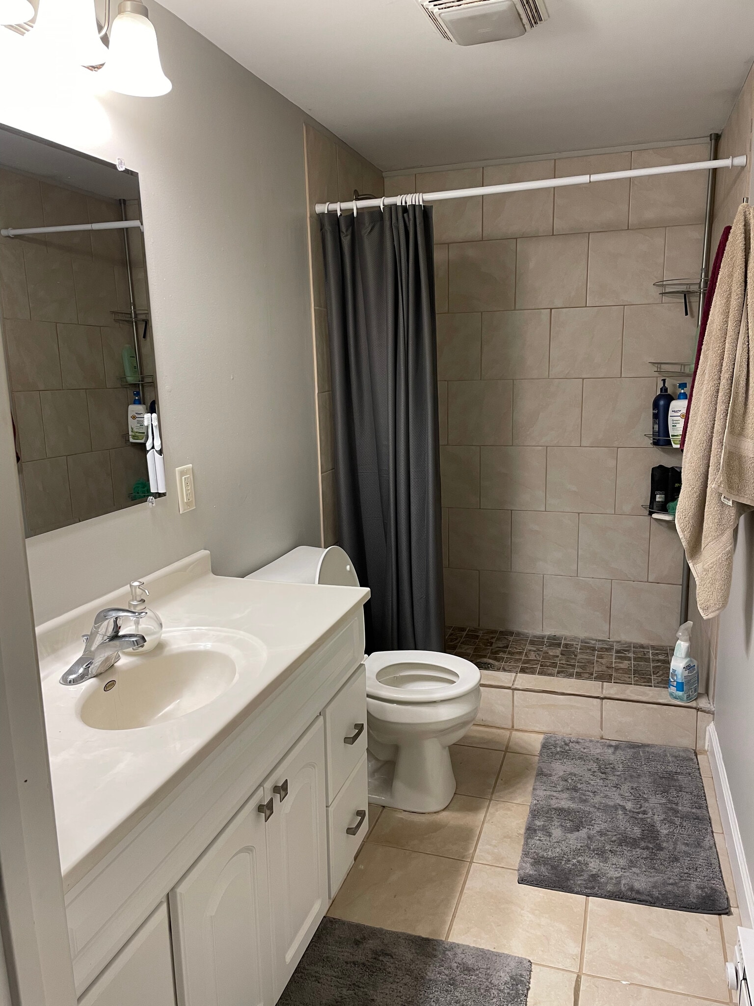 Bathroom 2 - 523 E 5th St