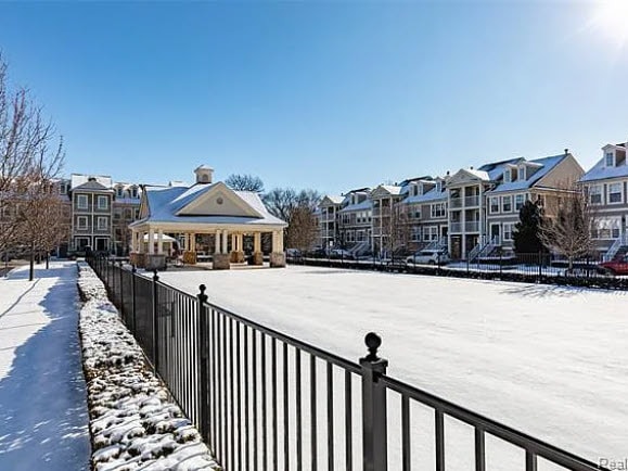 Building Photo - 1097 Foxboro