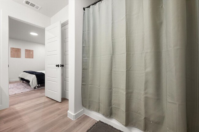 Building Photo - Four Beds, All Appliances, All Smiles!