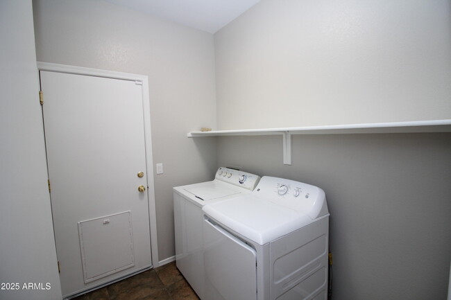 Building Photo - 8166 W Rose Garden Ln