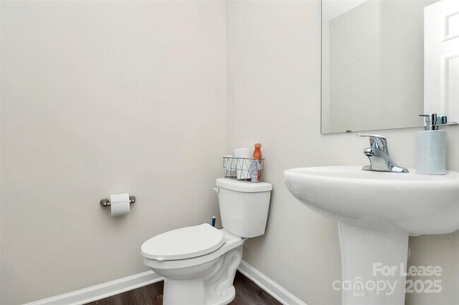 Building Photo - 409 Kickapoo Ave