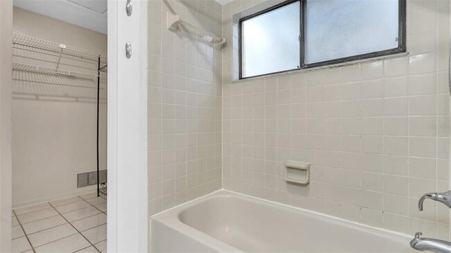Building Photo - 6725 Islander Ln