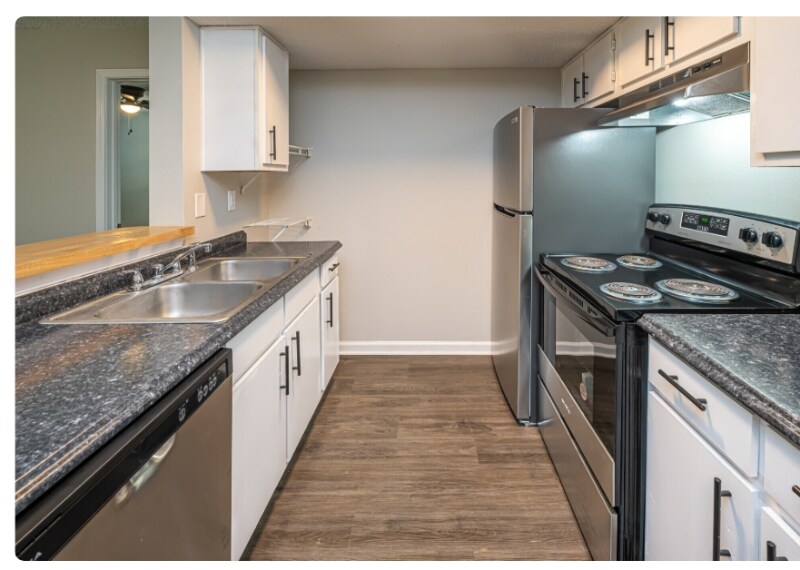 Building Photo - 2121 Lobdell Blvd